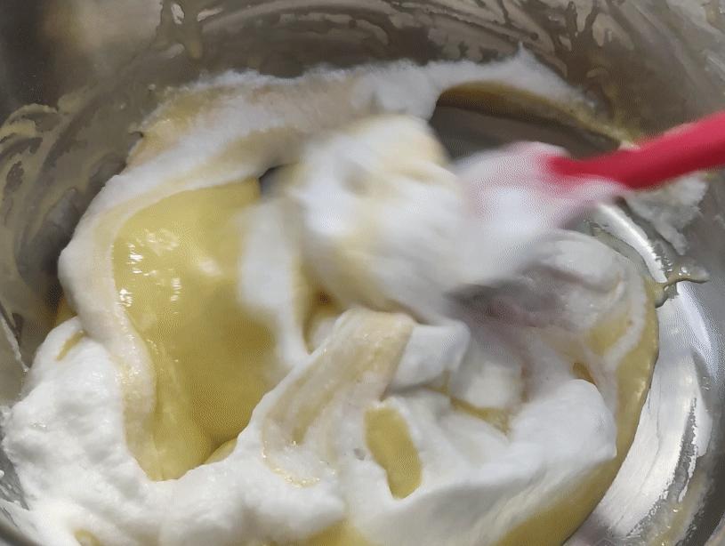 教你制作戚风蛋糕香甜美味喧软,一看就会做的戚风蛋糕详细做法