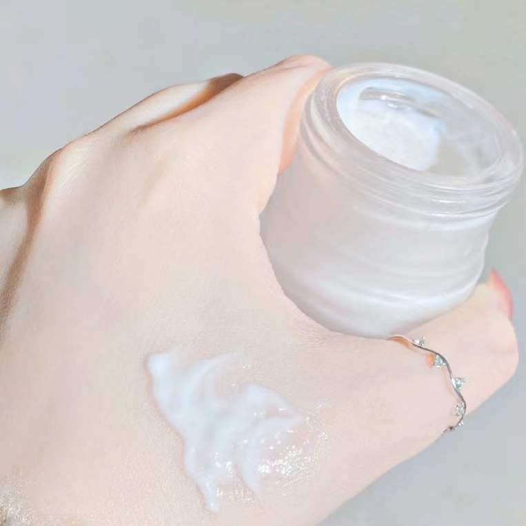 能提亮补水的面霜，我只服这3个老牌国货，包装简单，真心好用