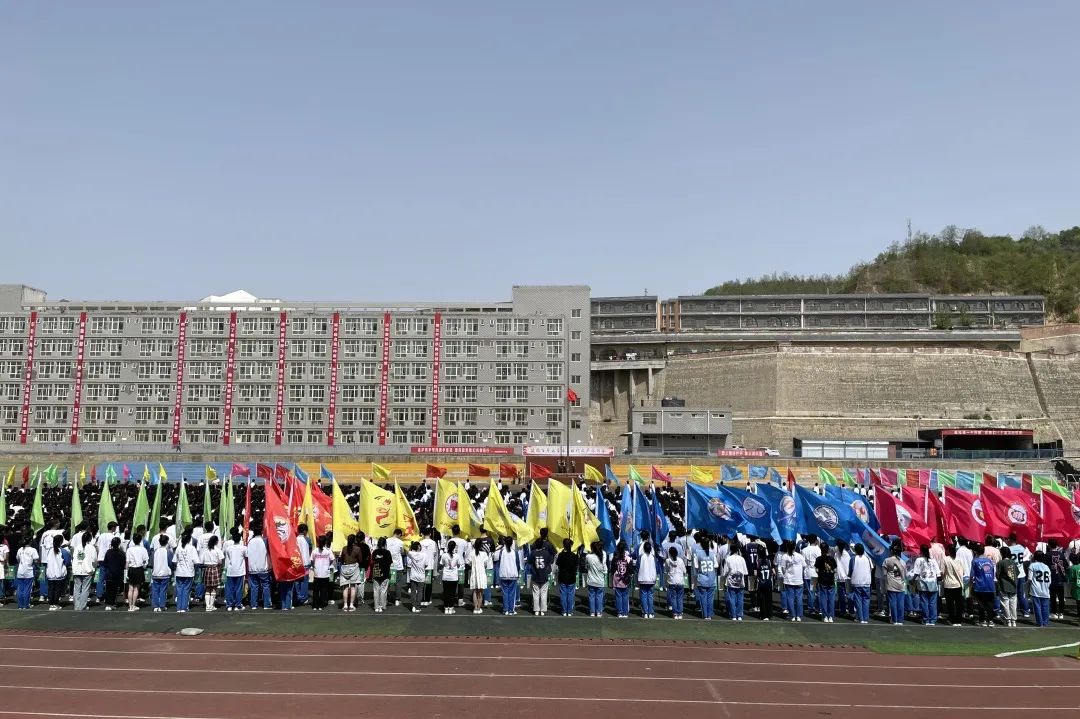 炽烈争锋看我四中宝塔高级中学第三十九届春季田径运动会开幕式