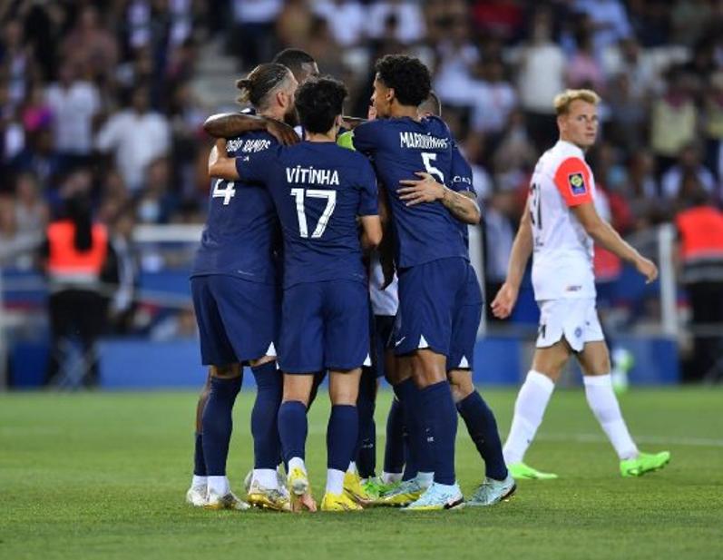 梅西两传球两射,梅西外脚背分球整个进攻被点亮了