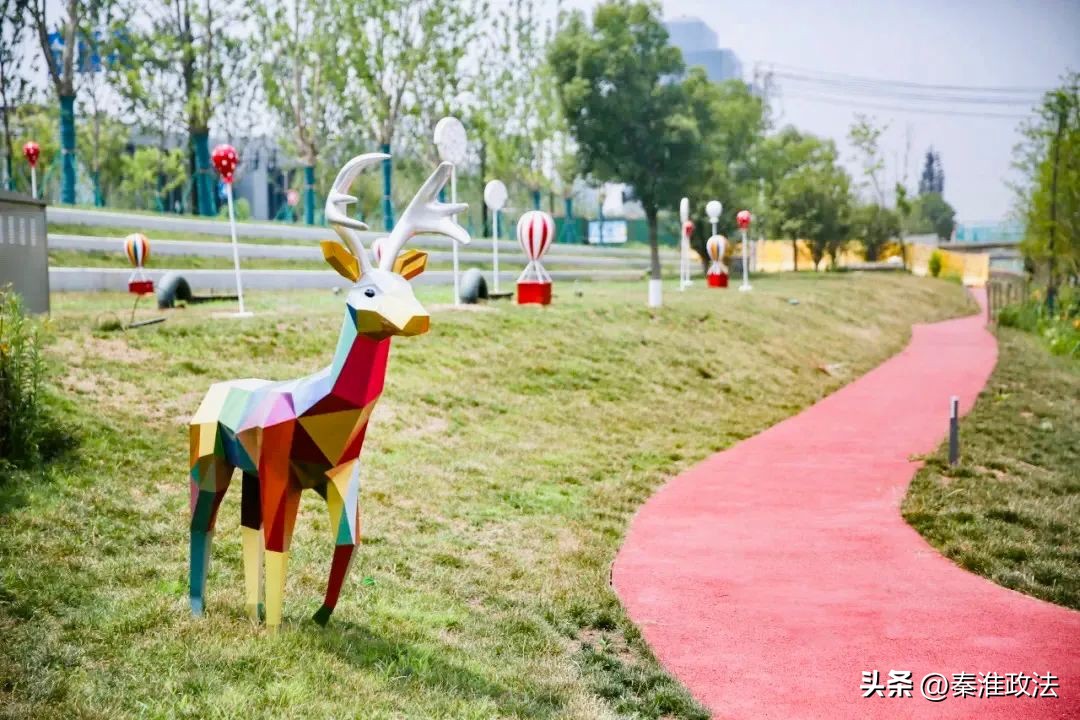 南京地铁11号线效果图,航拍南京地铁11号线旁超大公园