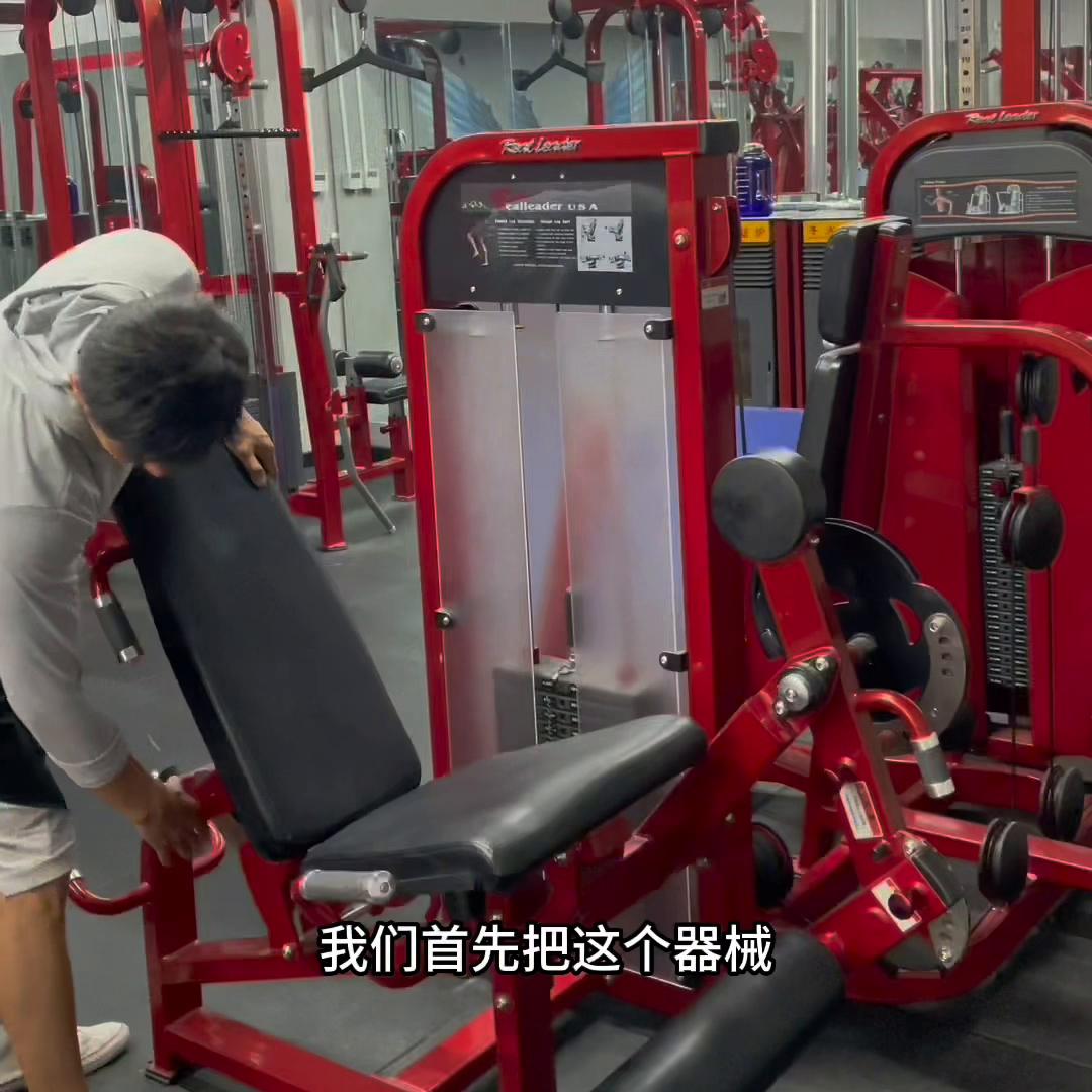 固定器械与自由器械训练的区别,固定器械一次训练用几个