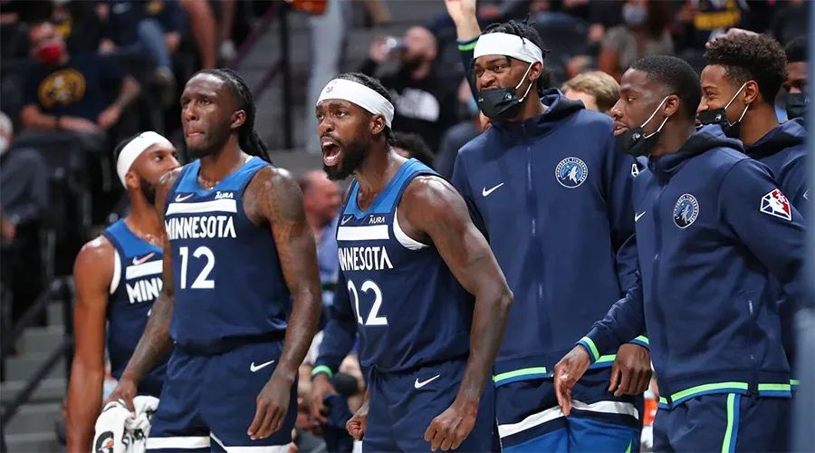 一只狗带领一群狼,关于一只狗带领一群狼的电影