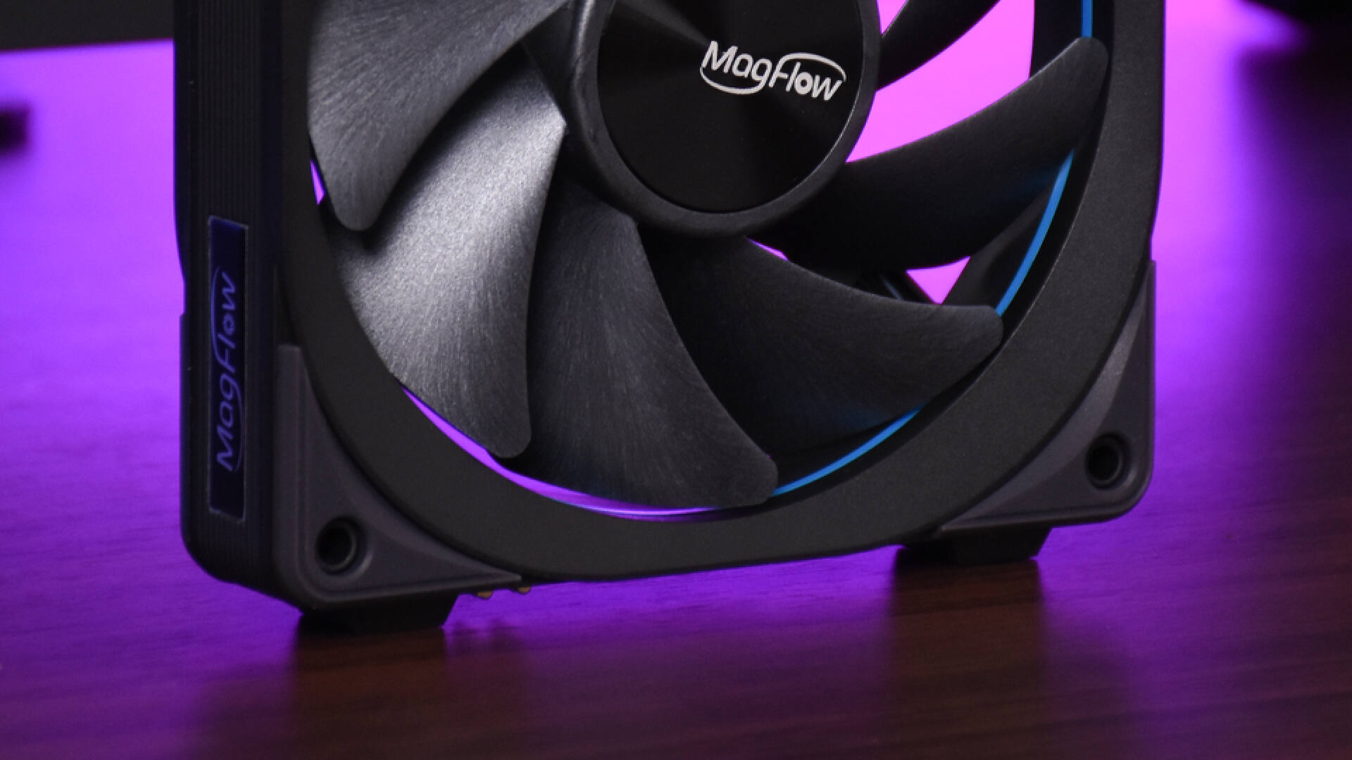 海韵MagFlow1225PWM风扇：磁吸拼接，安装走线更方便