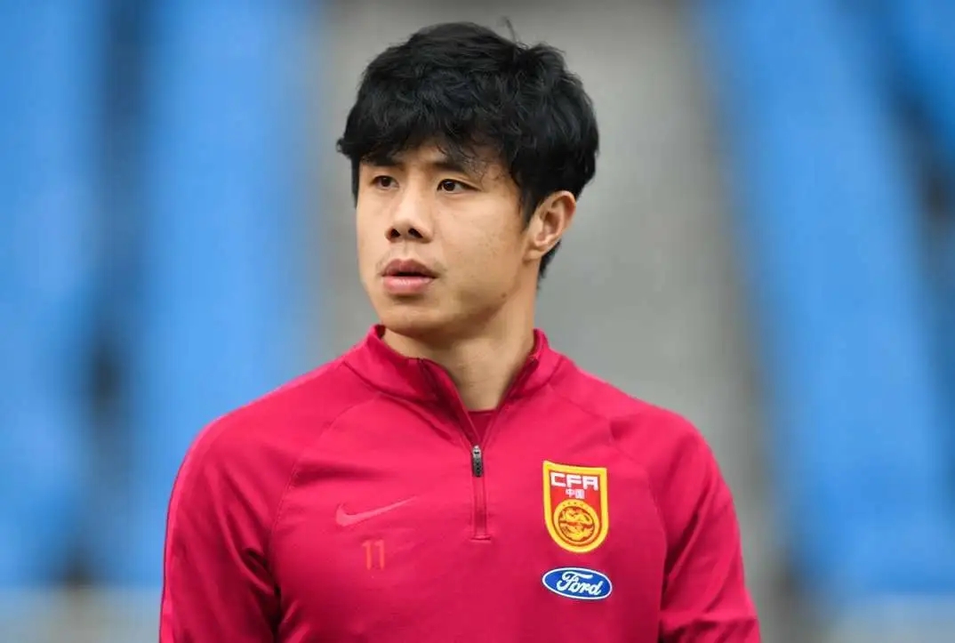 国足队长变成废材？整天赋闲在家球迷：体能不行了，只能踢30分钟