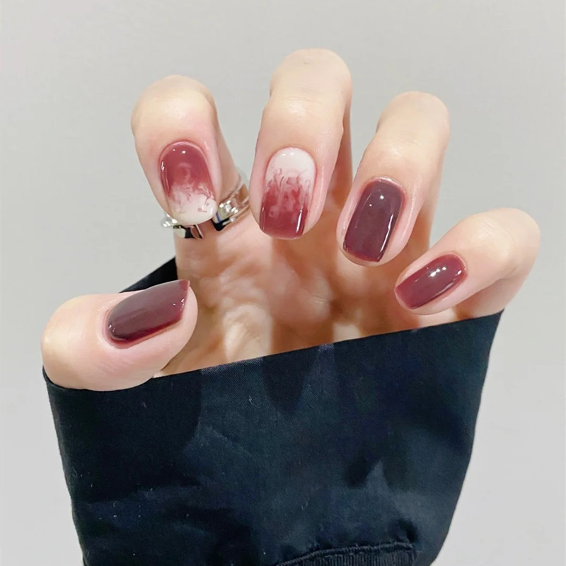 自己做美甲有什么区别,自己做美甲怎么养指甲