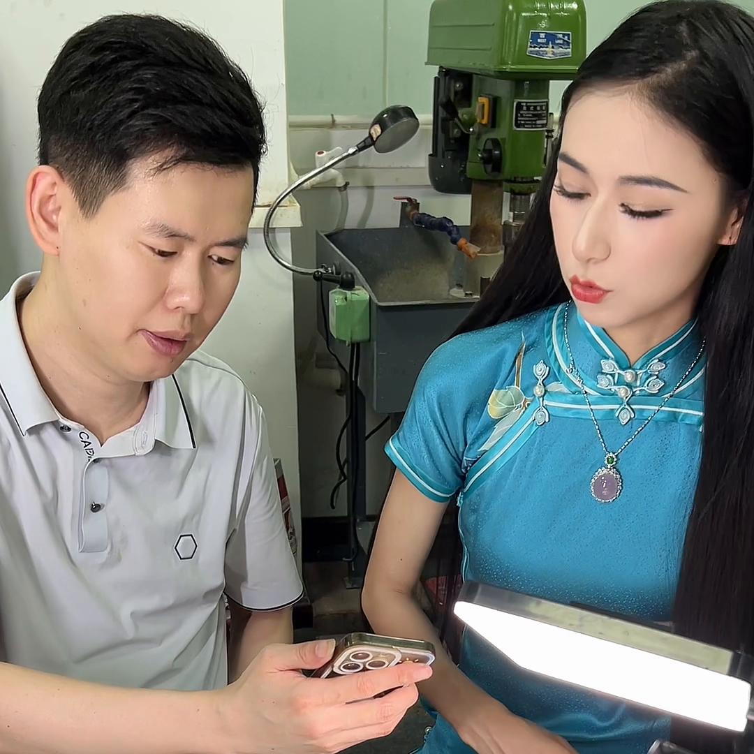 姐妹们都说平时给你们看的不给力，今天给你们看点硬货！#...