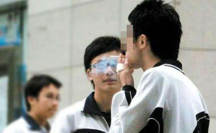 衡水一中学孩子因抽烟回家反省两周,合理吗?网友:先抽颗烟压压惊