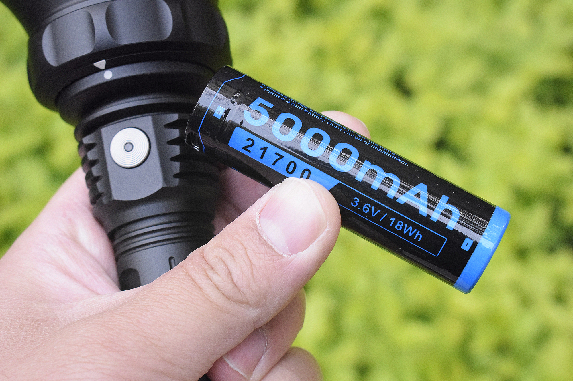 双光源任切换，千米光柱一线天！CYANSKYH5GT远射手电体验