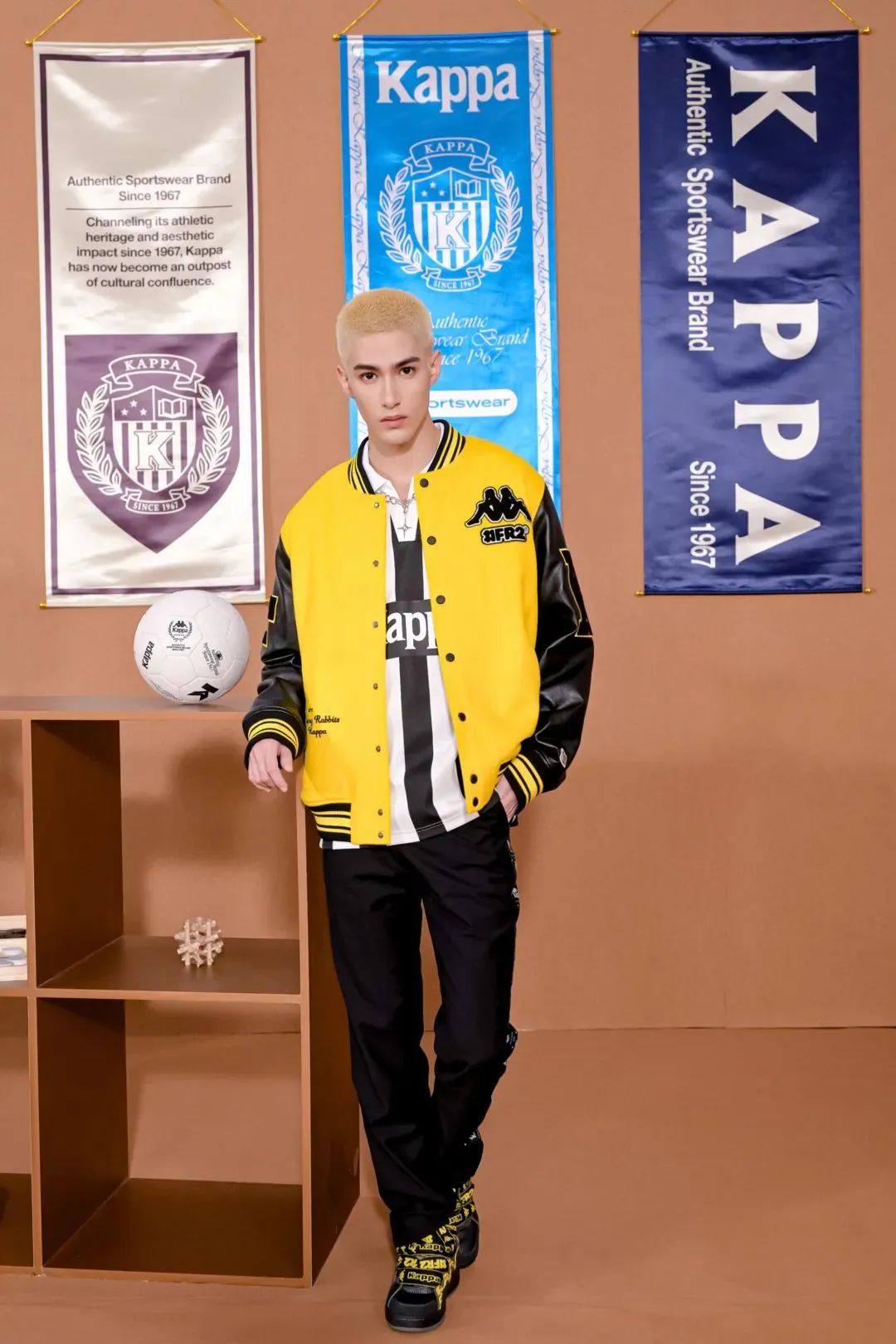 jennie抢lisa衣服,jennie96号球衣