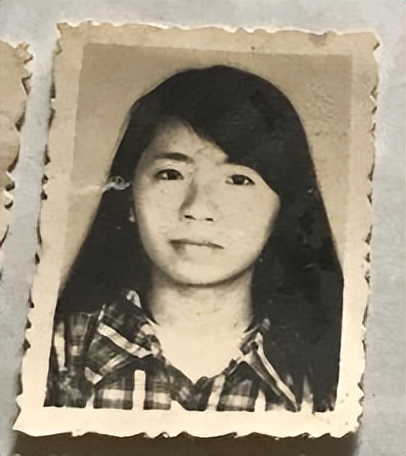 1991年黑白半寸照：都是漂亮美少女，纯朴自然很美丽