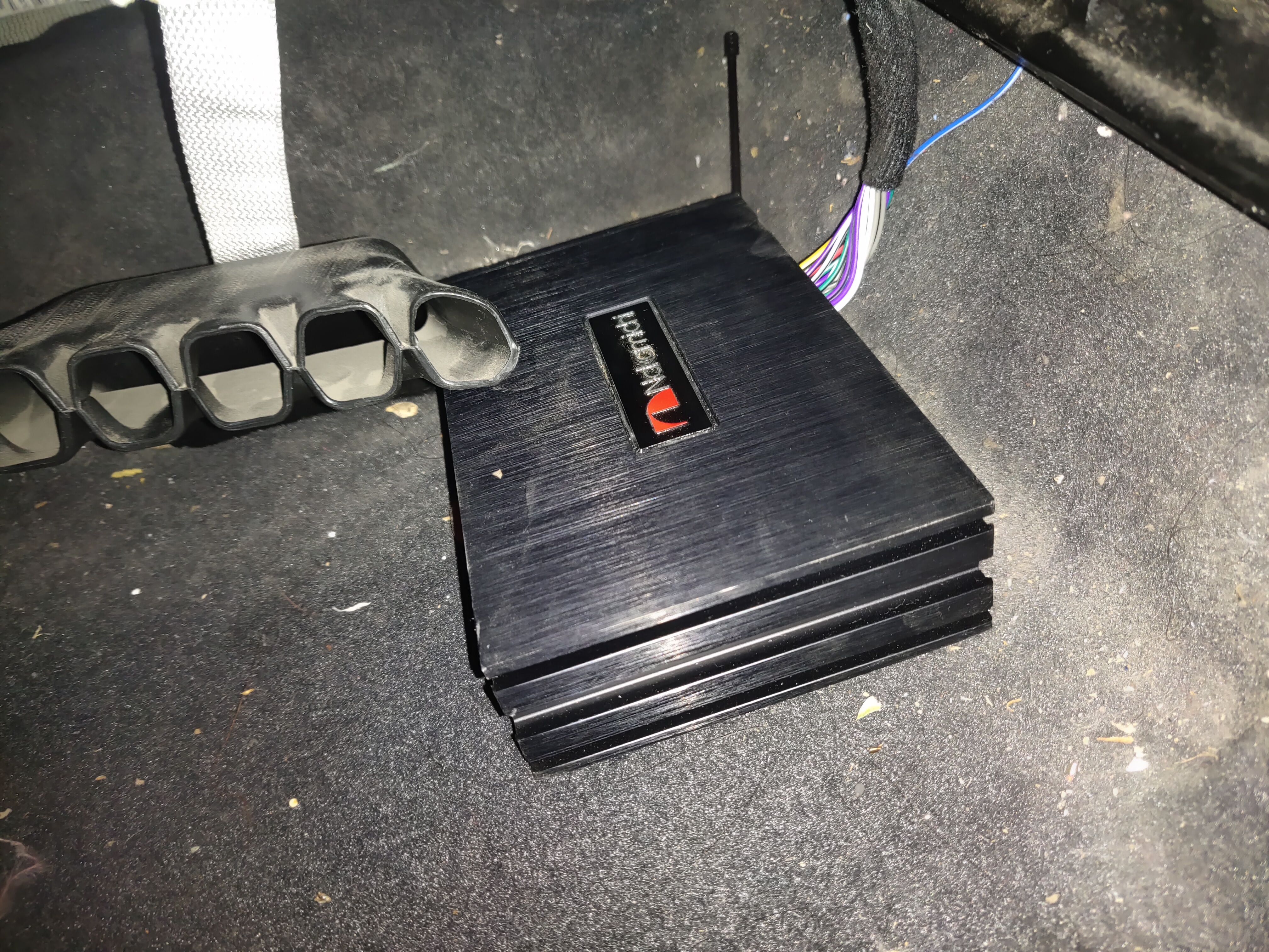 「新德赛汽车音响改装」福特福克斯音响升级全车8喇叭音响系统