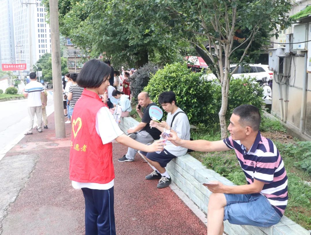 加油吧青年直击高考现场,加油吧少年高考首日现场直击