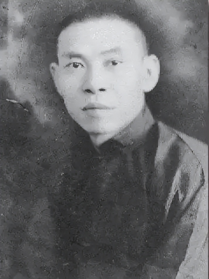 他曾是上海滩说一不二的黑帮大佬，却因为一次选择遗憾终身