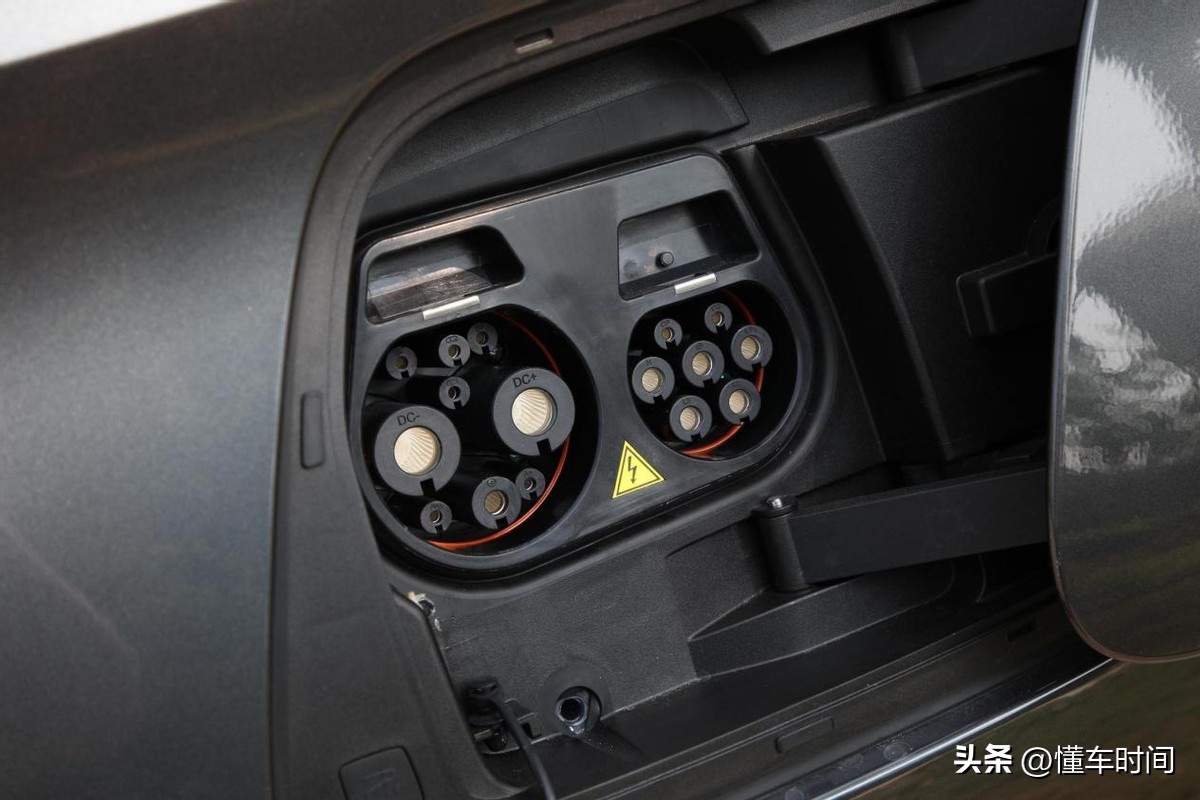 全新款飞凡r7顶配试驾,新豪华新智享飞凡R7的外形