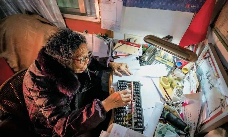 奶奶10年还债2077万的故事,90岁老奶奶创业失败十年还清2077万