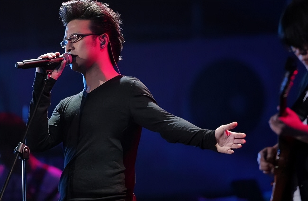 汪峰现在怎样了,年轻时候的汪峰现在怎么样了