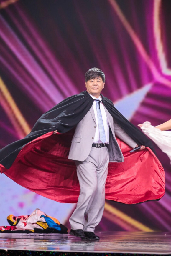 王洁实悼念歌唱家谢莉斯,歌唱家王洁实与谢莉斯分别多大