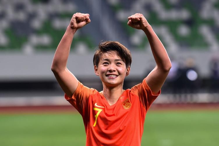 女足王霜我们从来没有放弃,女足王霜再度留洋