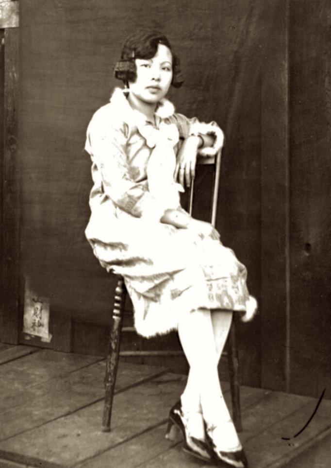 日军日记：*安妇慰**不服从管教，我很愤怒，用*刀刺**插入她的*体下**