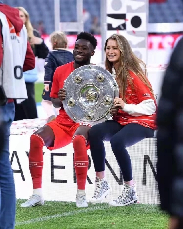 世界杯三大夺冠太太团,世界杯32强都是谁