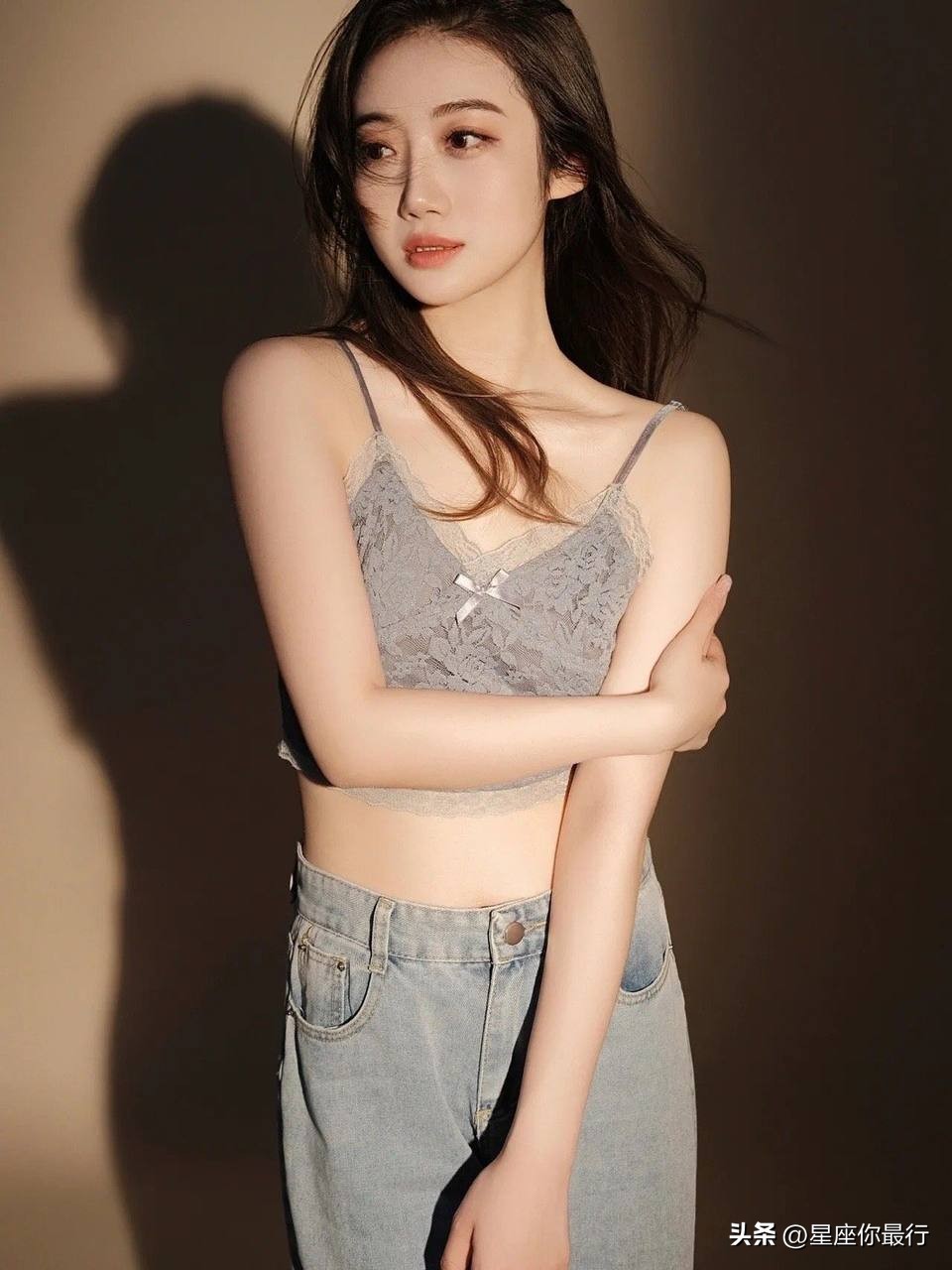 狮子座男喜欢双鱼座女的表现,狮子座怎么爱上双鱼座的男生呢