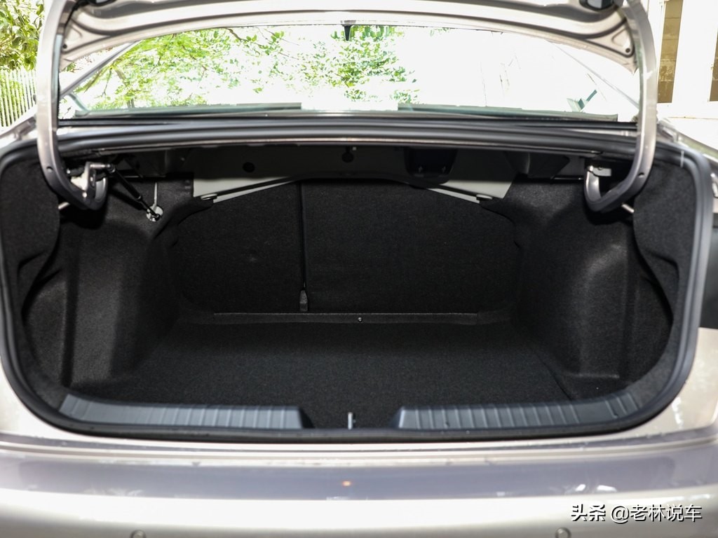 速腾和思域驾驶感受对比,开惯了自己的车开别人的车很别扭