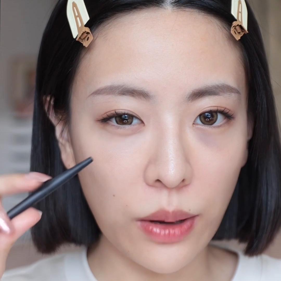 扁平脸凸嘴妆容教程,脸部凹陷怎么画饱满