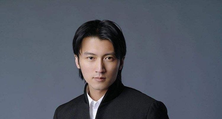 谢霆锋出道当歌手的时候,谢霆锋出道就做主角吗