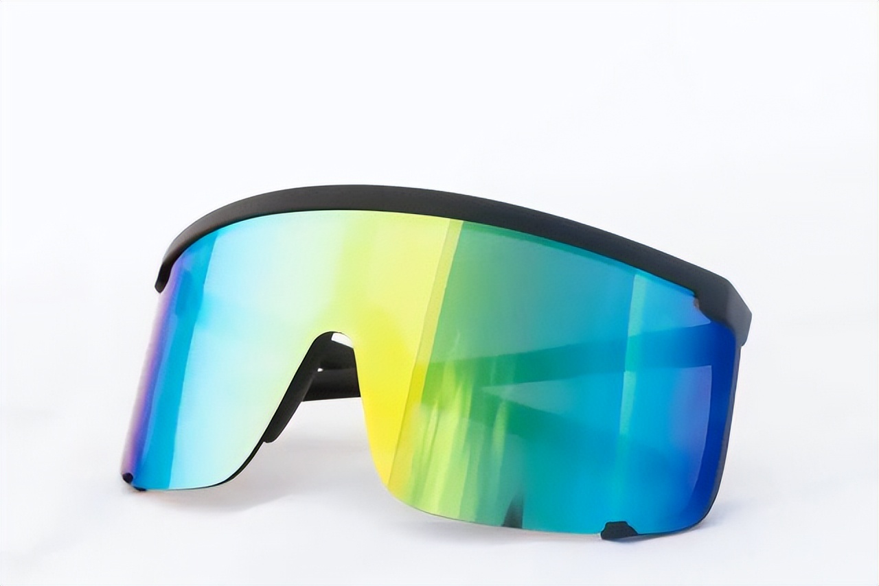 滑雪滑了不小心滑倒留疤,滑雪膝关节反向扭伤