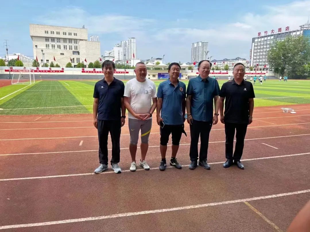 开封金明中学足球队的照片,金明中学足球队