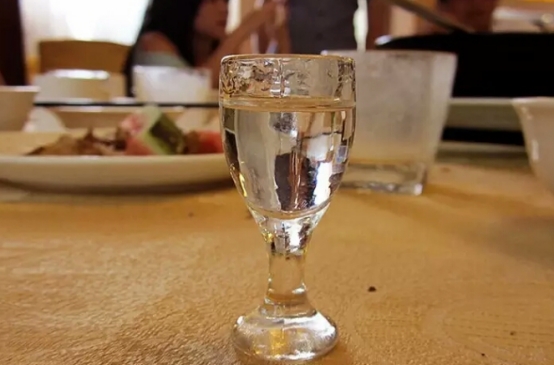 70后广东老板晒藏酒，竟因便宜引“群嘲”，行家：人家才是真识货