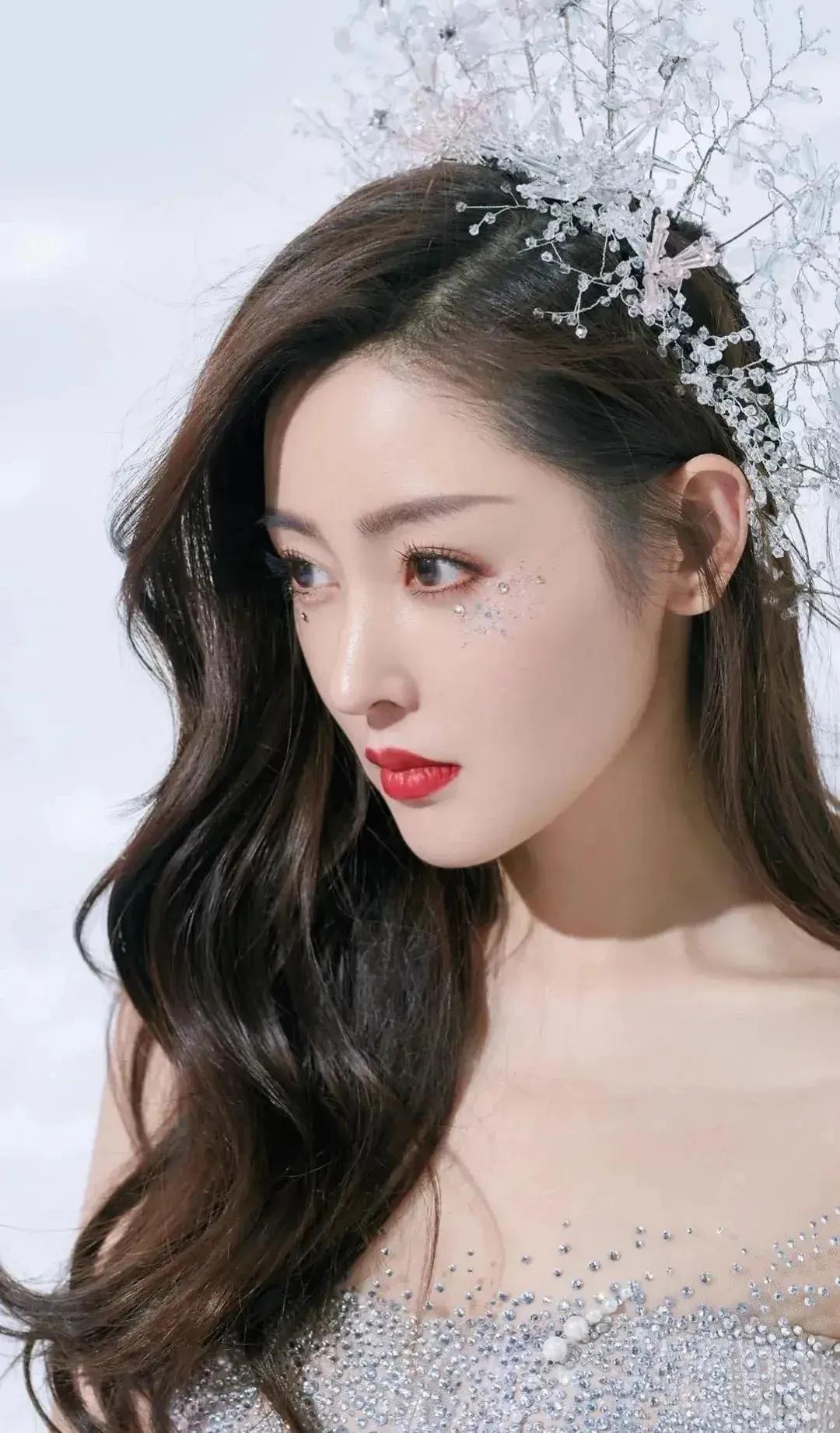 姹紫嫣红霞笼雾，佳酿温馨浅浅歌