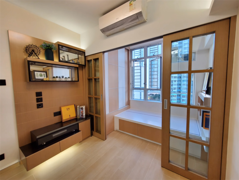 香港蜗居30平米一家三口穷开心,香港一家三口蜗居30平