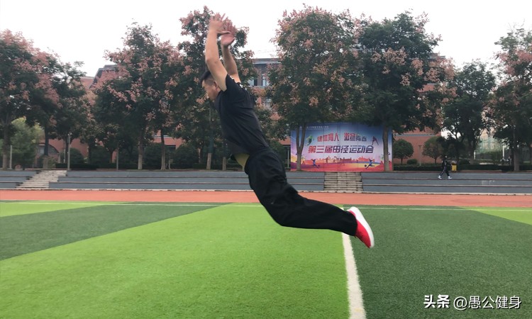 立定跳远不向后倒的窍门,立定跳远从2.1到2.3米怎么练