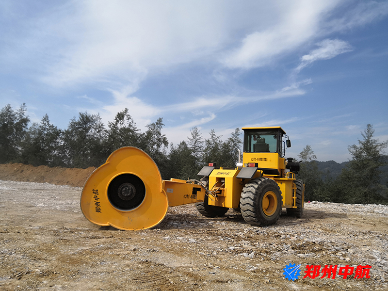 冲击式压实机有多少吨的,压实机的工作原理是什么