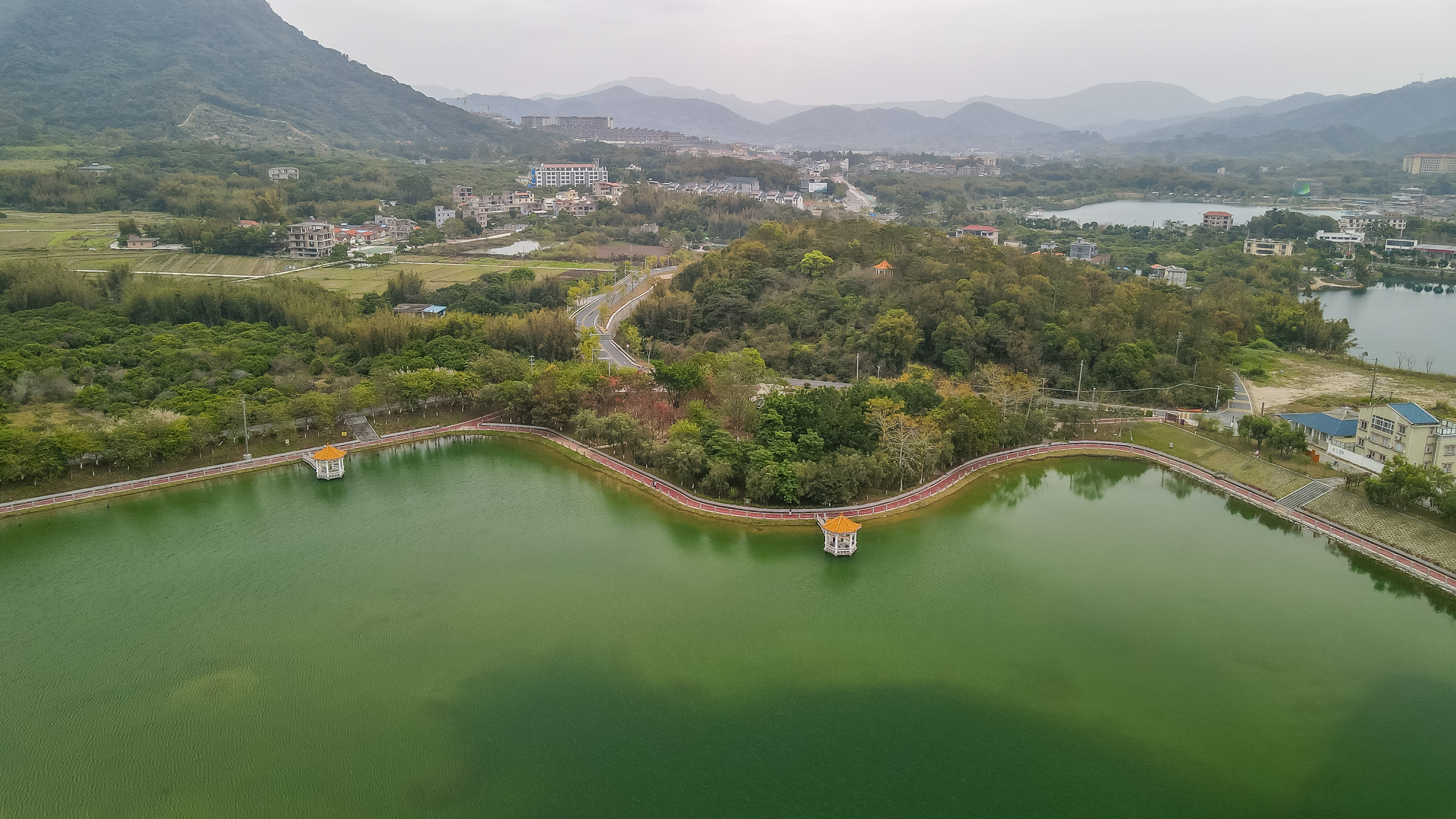 距离九寨沟不远的景点,距广州一千公里的地方