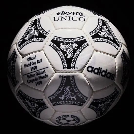 阿迪达斯为梅西定制的球鞋,阿迪达斯世界杯4号足球