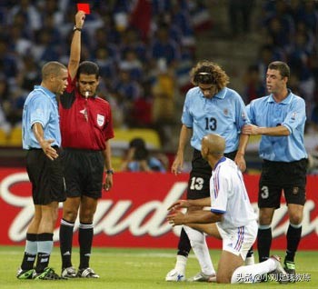 揭幕战中1-0击败卫冕冠军法国,解铃还须系铃人全集