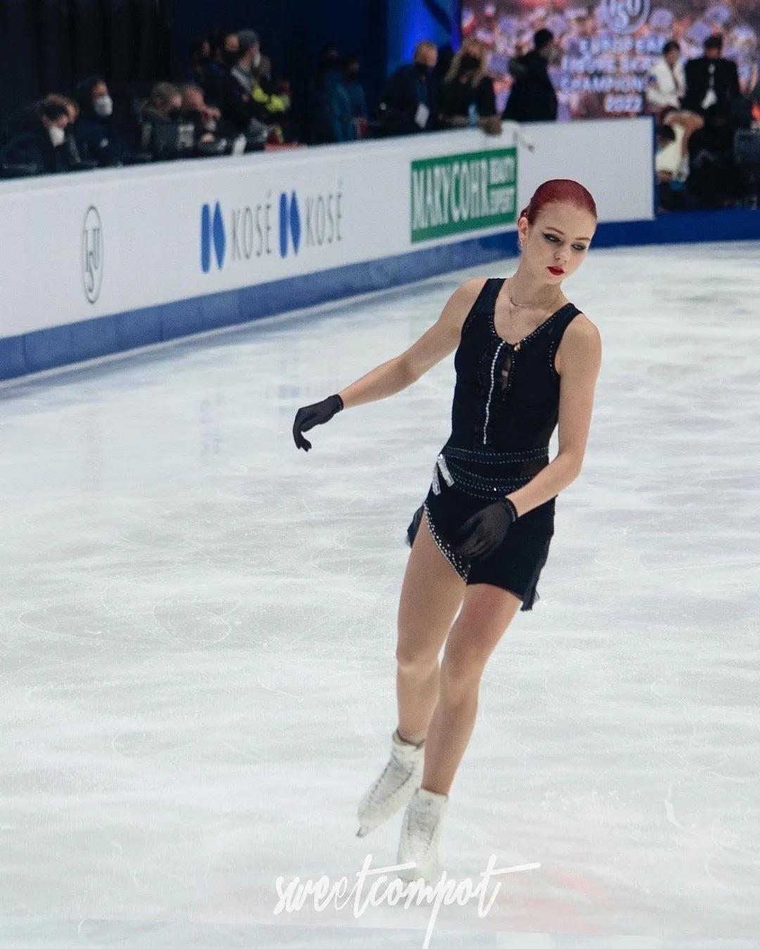 俄罗斯千金莎莎训练摔倒,俄罗斯套娃三人组莎莎