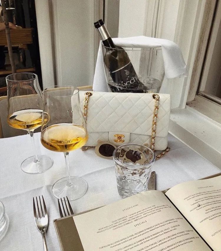 租包就是虚荣吗?我认为这更多的是一种主观臆断