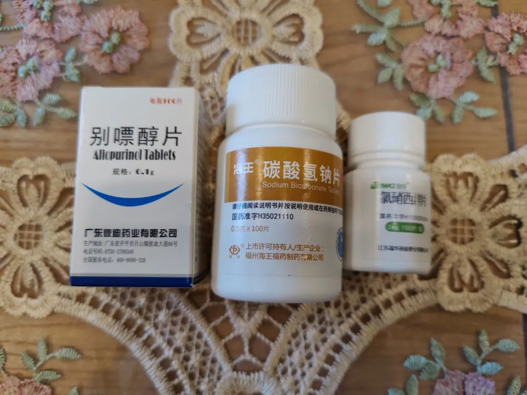 男童喜咬手指甲被诊为自毁容貌症,5岁男孩患自毁容貌症