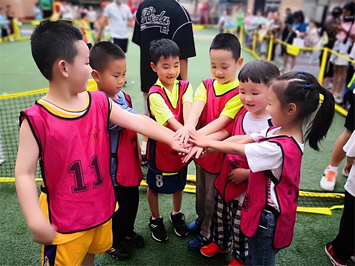 “足”梦迎大运小将展风采——彭山区幼儿园第三届足球嘉年华活动