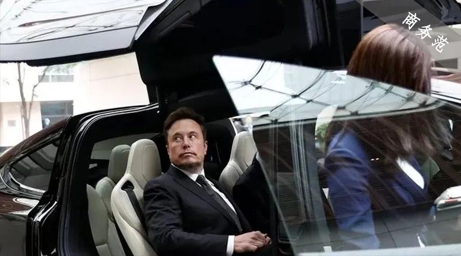 马斯克一年要飞25万公里,马斯克一年飞行记录