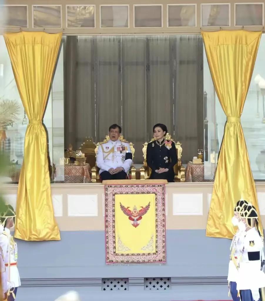 泰国王后苏提达便服,泰国国王玛哈封苏提达为王后仪式