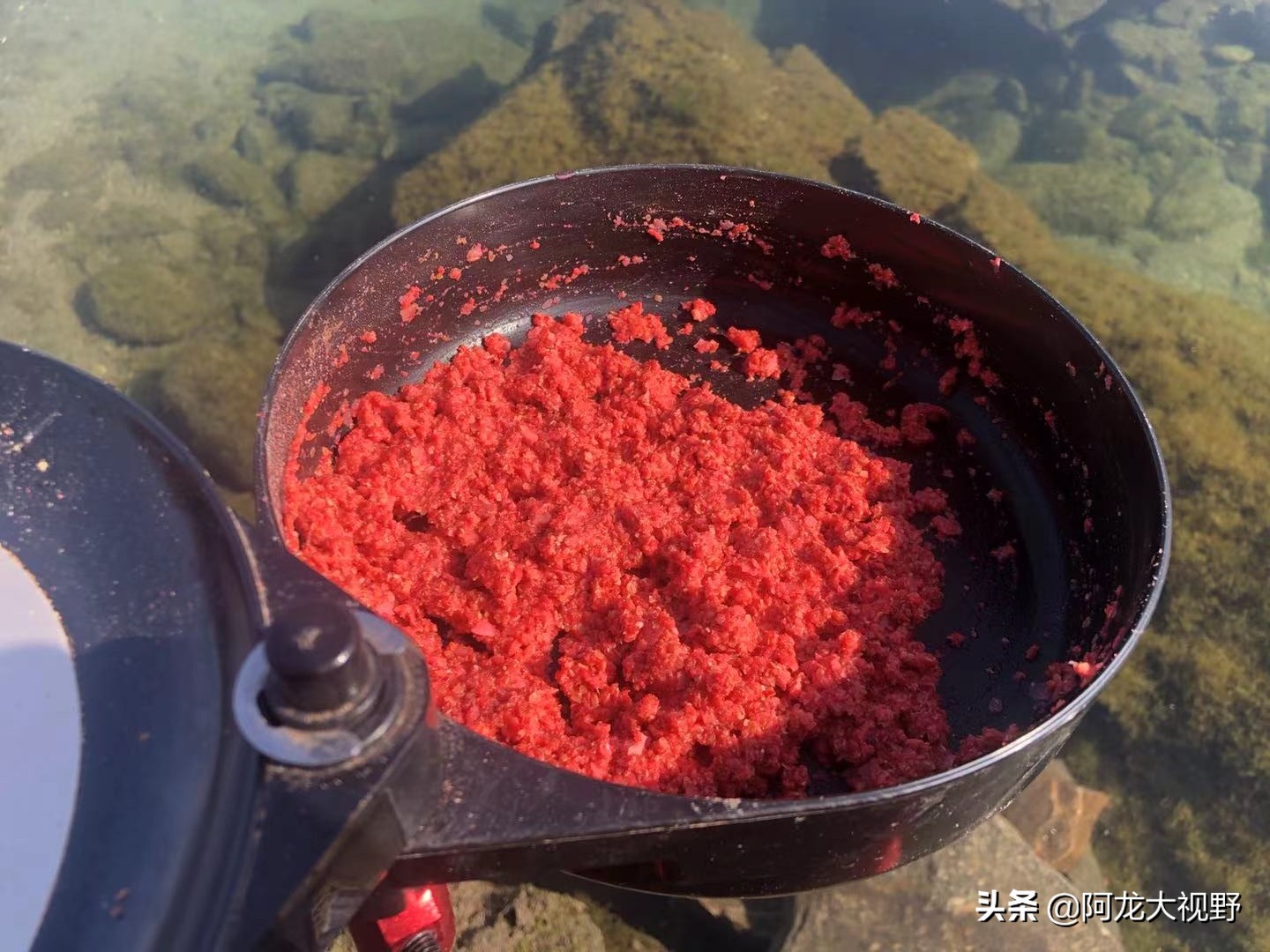 野钓：小河道巧夺大板鲫和黄骨鱼！分析得当，渔获自然少不了