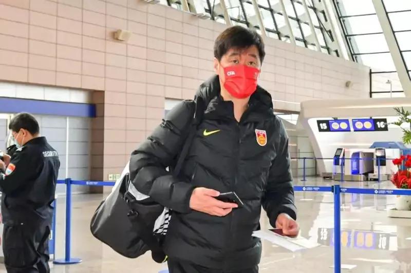 中国男足将战日本，保留出线希望，李霄鹏请大胆搏杀