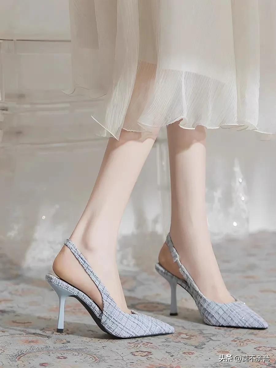 卡其色裙子搭配什么鞋子,雾霾蓝裙子怎么搭配鞋子