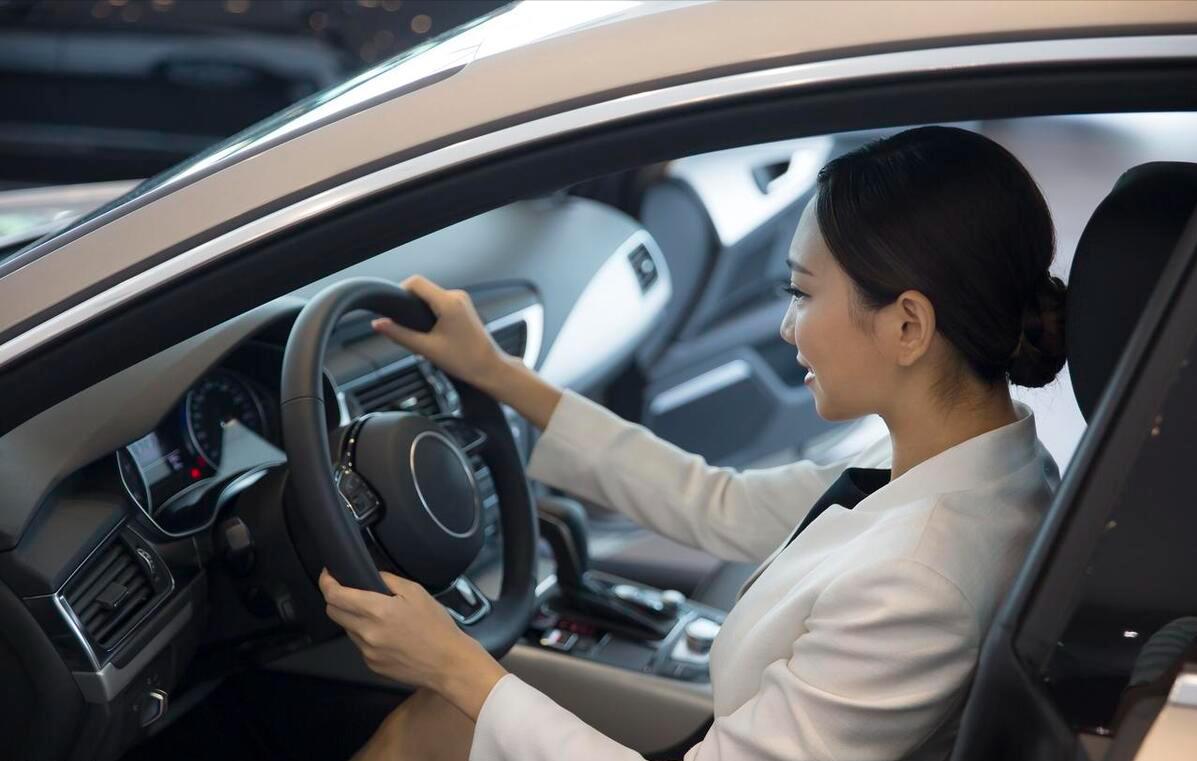 全款买车和车贷分期哪个更划算,买车贷款分期好还是全款好