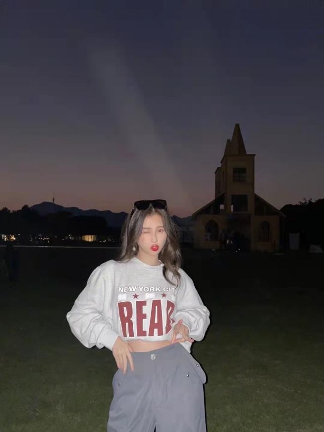 虞书欣漂亮可人活泼俏皮惹人喜爱,虞书欣可爱俏皮甜美